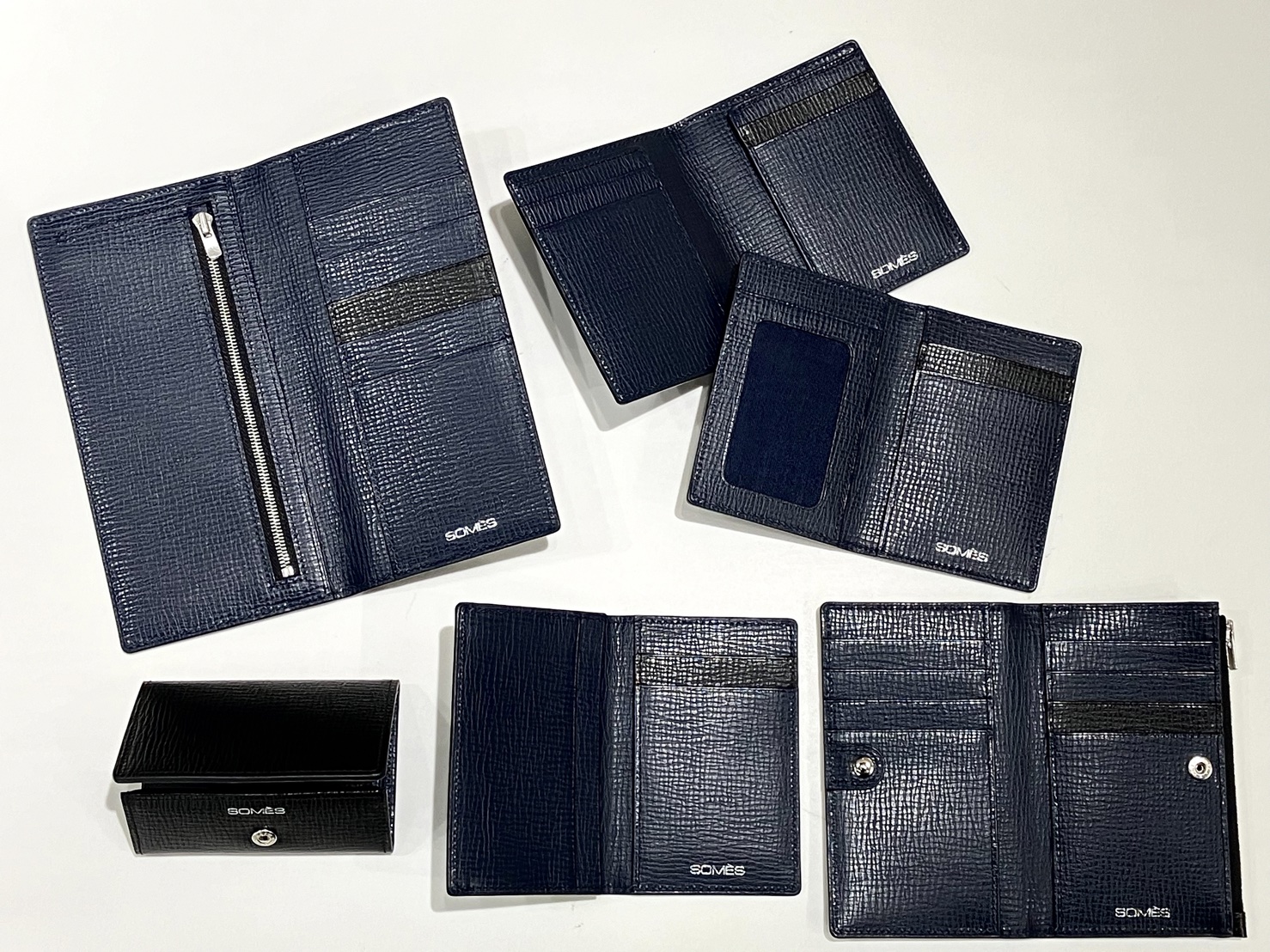 極薄のタンニンレザー<OFFICER>に新色登場 – GINZA SIX | GSIX 極薄のタンニンレザー<OFFICER>に新色登場 – GINZA SIX | GSIX