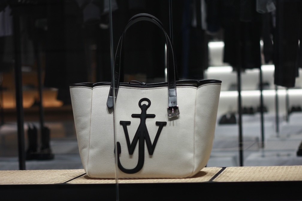 値下げ【新品】ジェイダブリュアンダーソン JW ANDERSON ロエベ ネック J.W.ANDERSON（ネックウォーマー）のフリマアイテム一覧