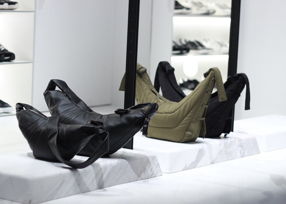 【LEMAIRE】ユニセックス スモールギアバック Espresso Small Gear Bag | LEMAIRE