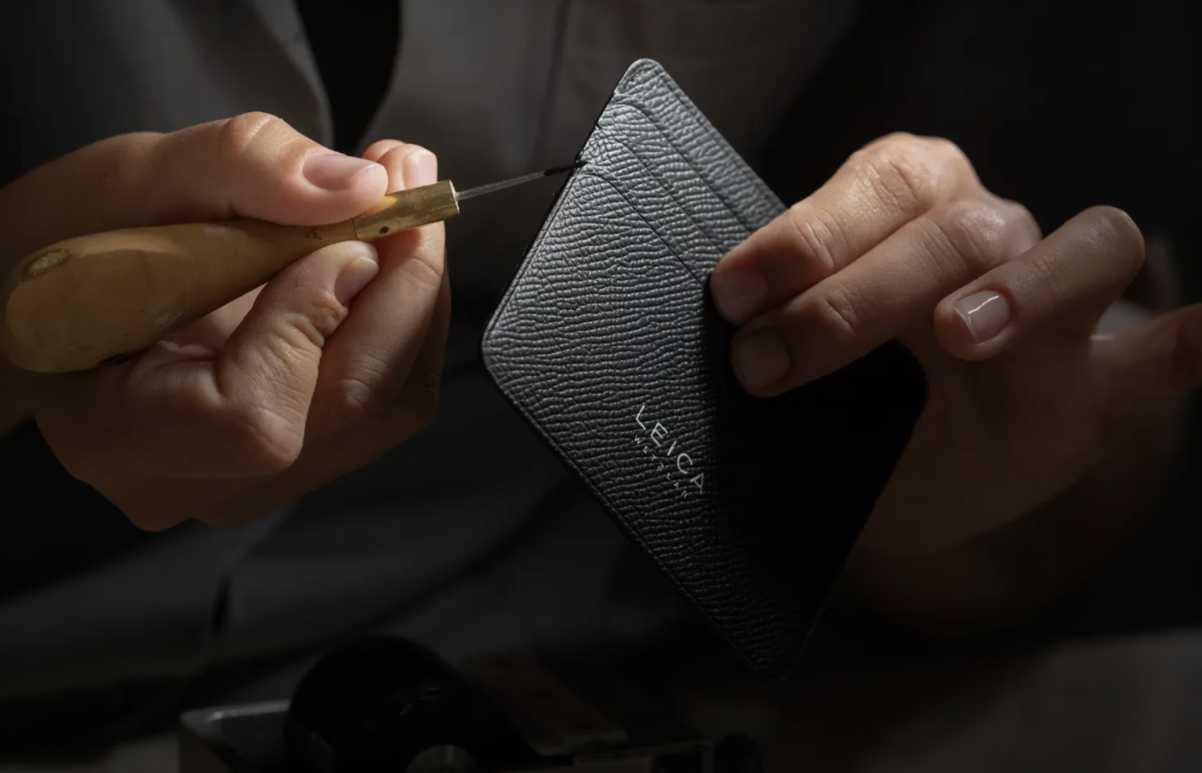 新製品：ライカ スモールレザーグッズ – GINZA SIX | GSIX | ギンザ