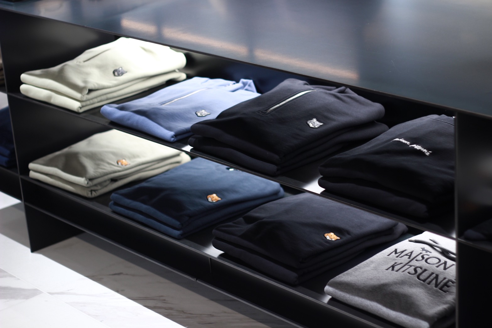 銀座で購入できるのはここだけ。MAISON KITSUNÉ(メゾンキツネ)のアイ